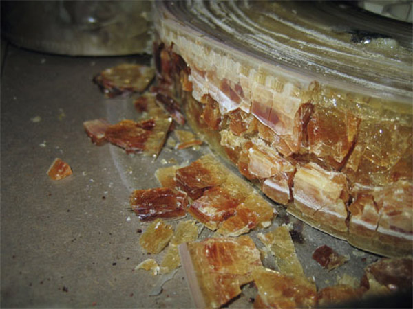 Nedbrudt karamelfarvet nitrat